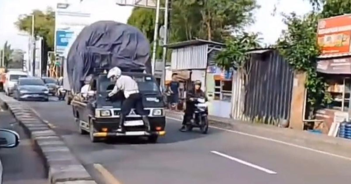 Viral Petugas Dishub Kota Depok Nempel di Mobil Pikap dan Terbawa hingga 400 Meter