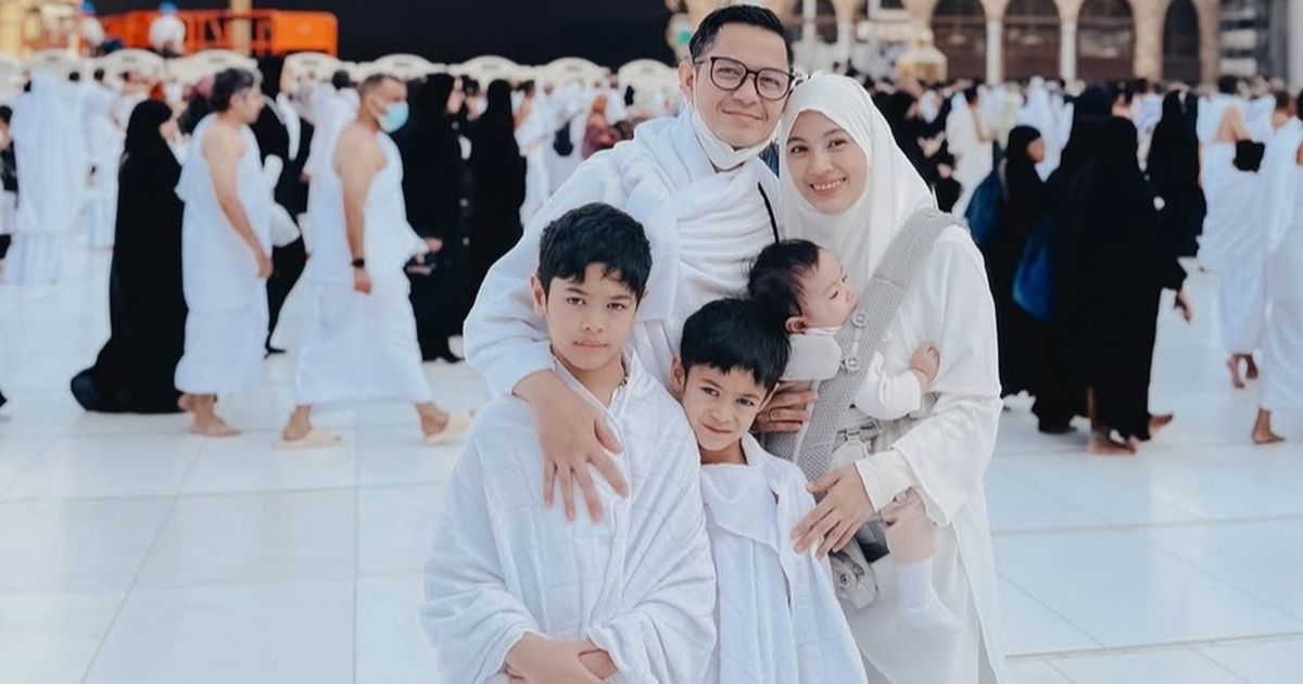 Potret Alyssa Soebandono & Dude Harlino Umrah Bareng Anak-anak, Si Bungsu Lucu Menggemaskan Curi Perhatian