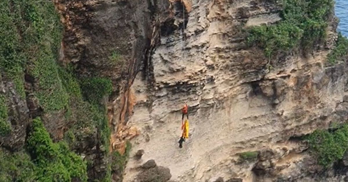 Menegangkan, Detik-Detik Evakuasi WNA Ditemukan Tewas di Bawah Tebing Uluwatu Bali