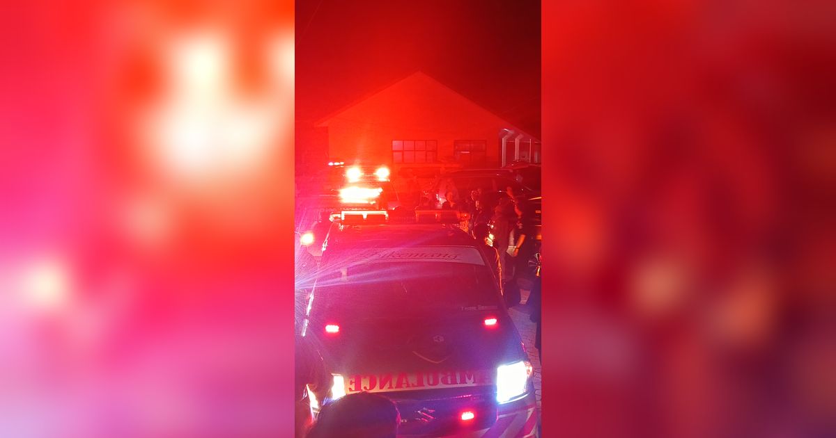 Potret Raungan Sirine Ambulans Bersaut-sautan Angkut Siswa Keracunan MBG di Bandung Barat