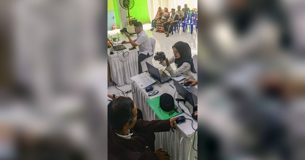FOTO: Antusias Warga Serbu Layanan Paspor Haji Jemput Bola di Pamulang