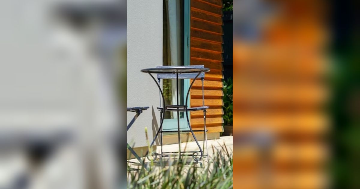 Kursi Lipat atau Bangku? Simak Tips Memilih Furniture Terbaik untuk Percantik Teras Rumah