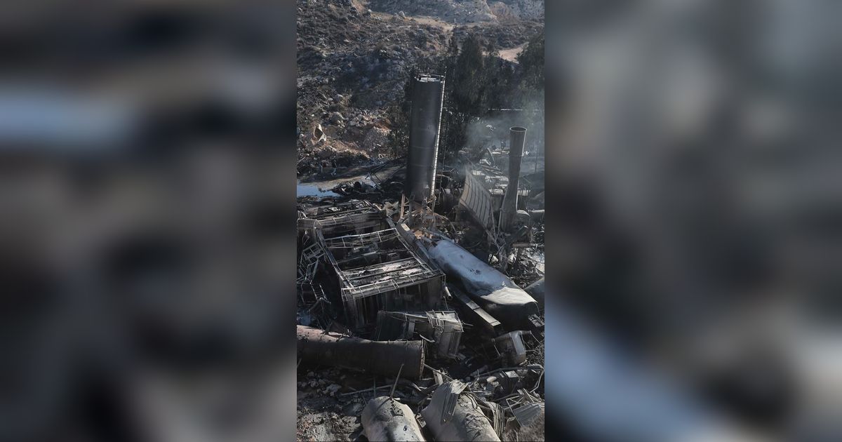 FOTO: Kebakaran Besar Usai Serangan Udara Israel, Lebanon Tuding Pelanggaran Gencatan Senjata