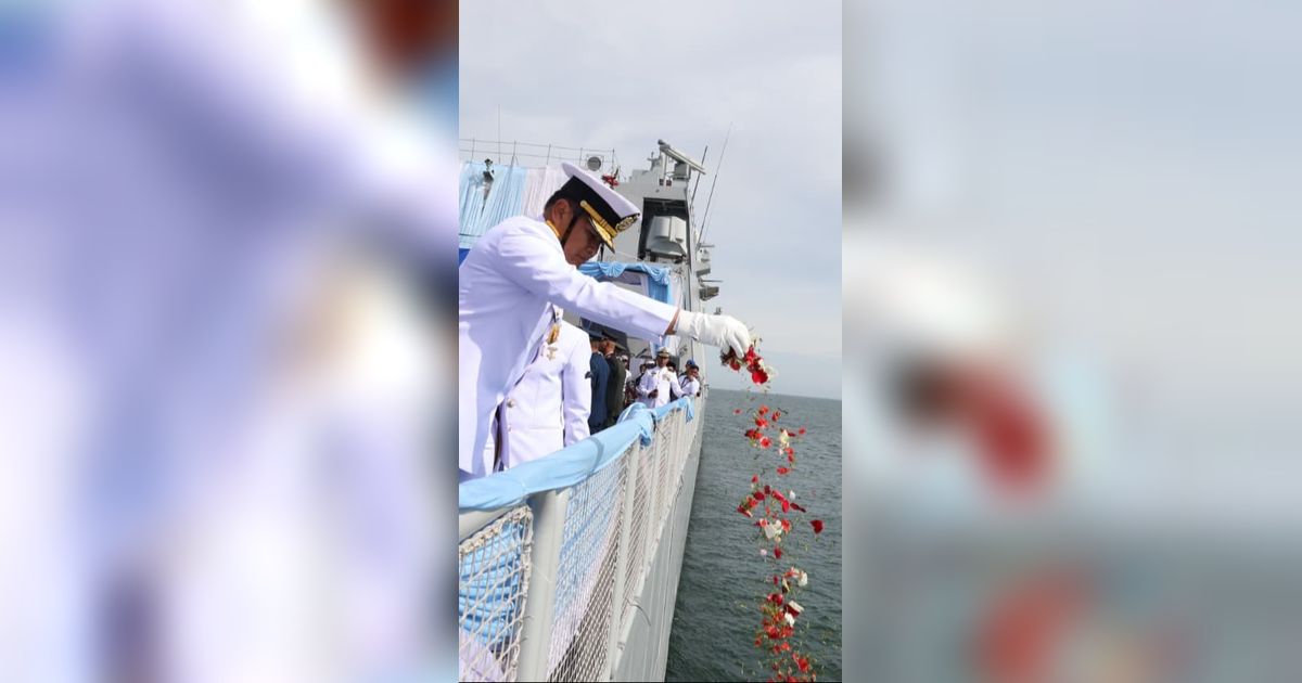 FOTO: Kasal Pimpin Upacara Hari Pahlawan di Atas KRI Brawijaya-320