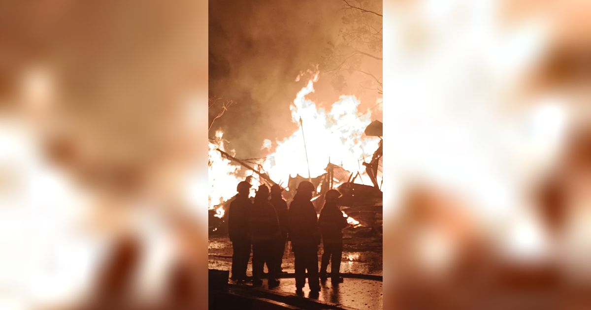 Belasan Jongko di Sukahaji Hangus Terbakar, 15 Mobil Damkar Dikerahkan