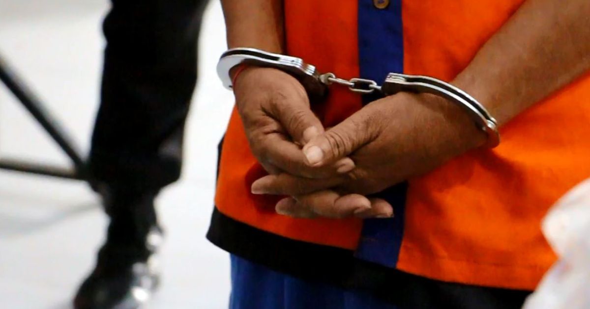 Bosan 'Diceramahi' agar Setop Berjudi, Pria Ini Todong Istrinya Pakai Pistol bikin Sekampung Heboh