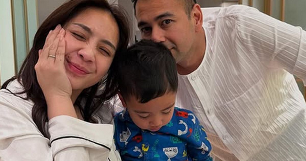 Potret Rayyanza Anteng Main Hp Pas Ikut Sahur Bareng Raffi & Nagita, Wajah Mama Gigi Justru Buat Netizen Salfok