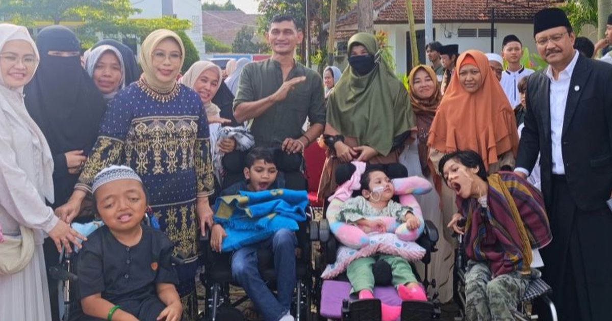 Mensos Gus Ipul Salat Idulfitri Bersama Kelompok Rentan dan Disabilitas