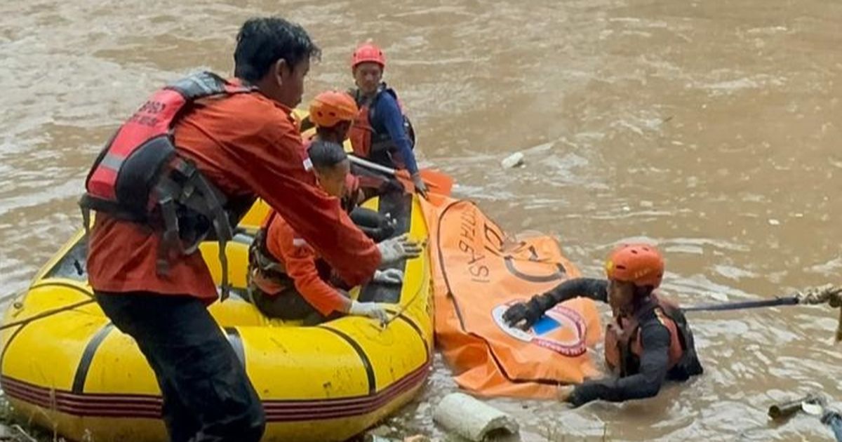 4 Hari Hilang Terbawa Arus Banjir, Jasad Warga Bekasi Ditemukan di Antara Bambu dan Sampah Sungai Cikeas