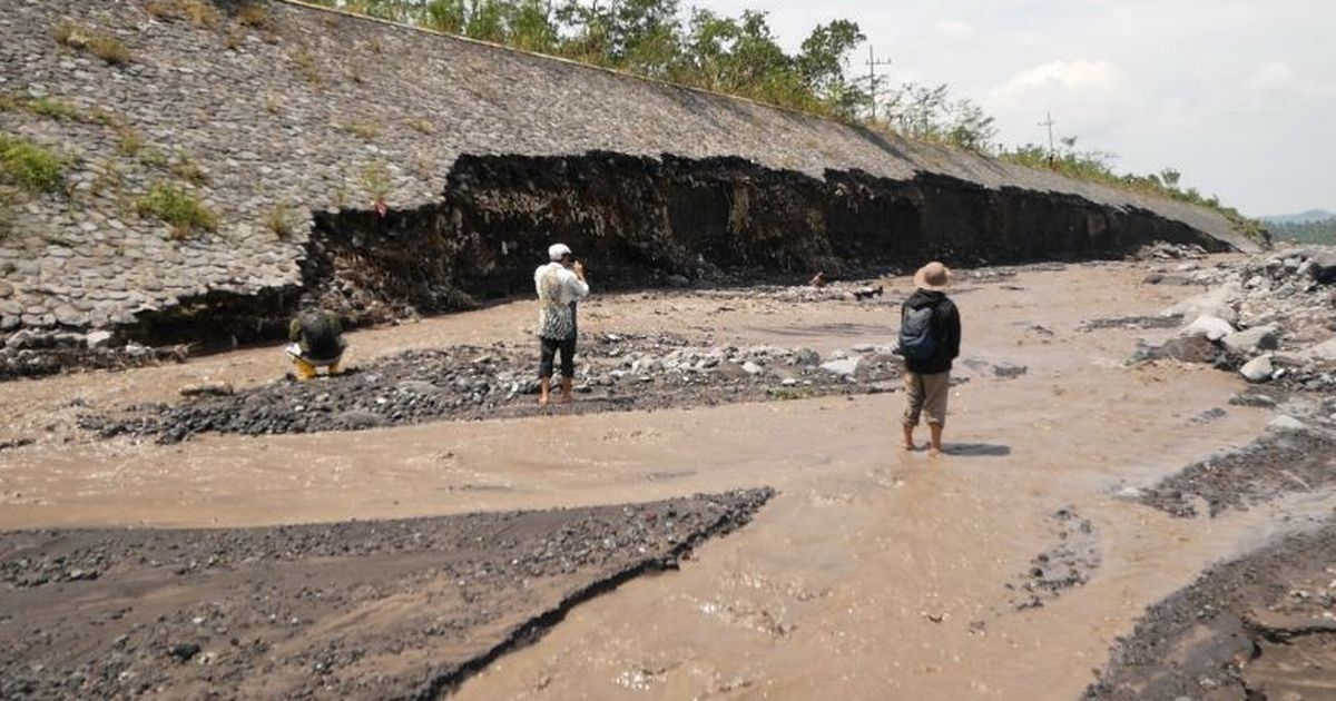 Tanggul Lahar Gunung Semeru Nyari Jebol, Ratusan Warga Desa Sumberwuluh Terancam