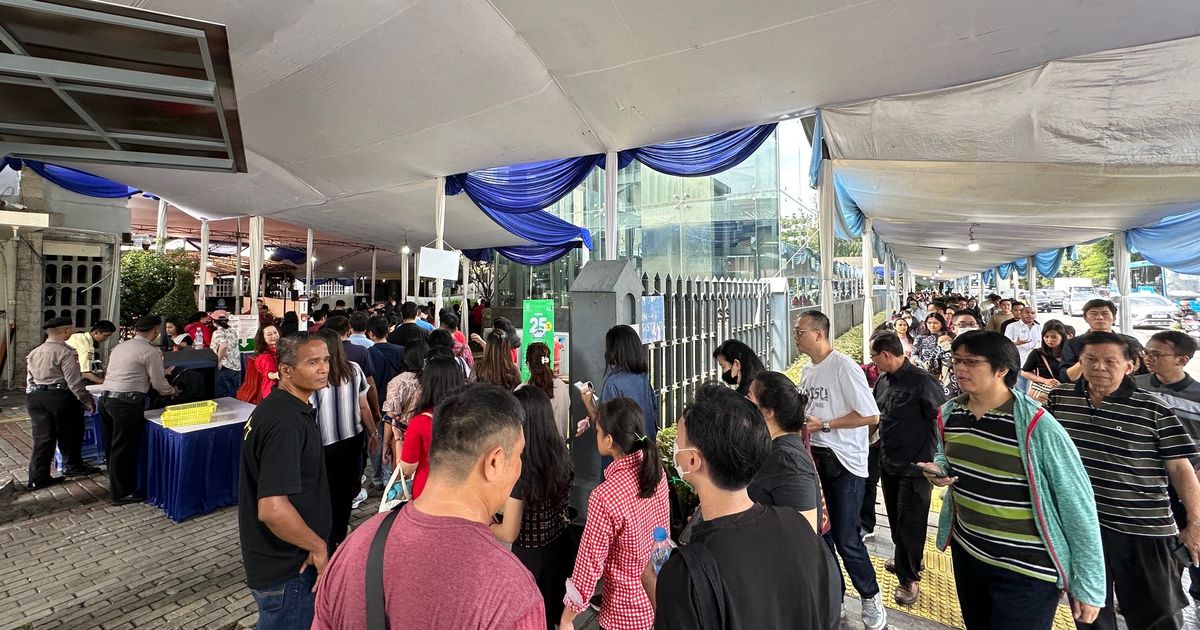 Jemaat Jumat Agung Mulai Padati Gereja Katedral Jakarta