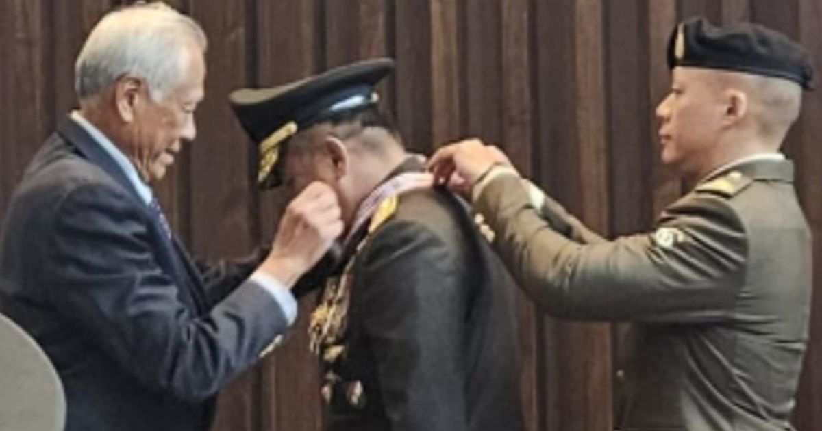 Berjasa Tingkatkan Kerja Sama Militer, Kasad Maruli Simanjuntak Terima Medali Kehormatan dari Singapura