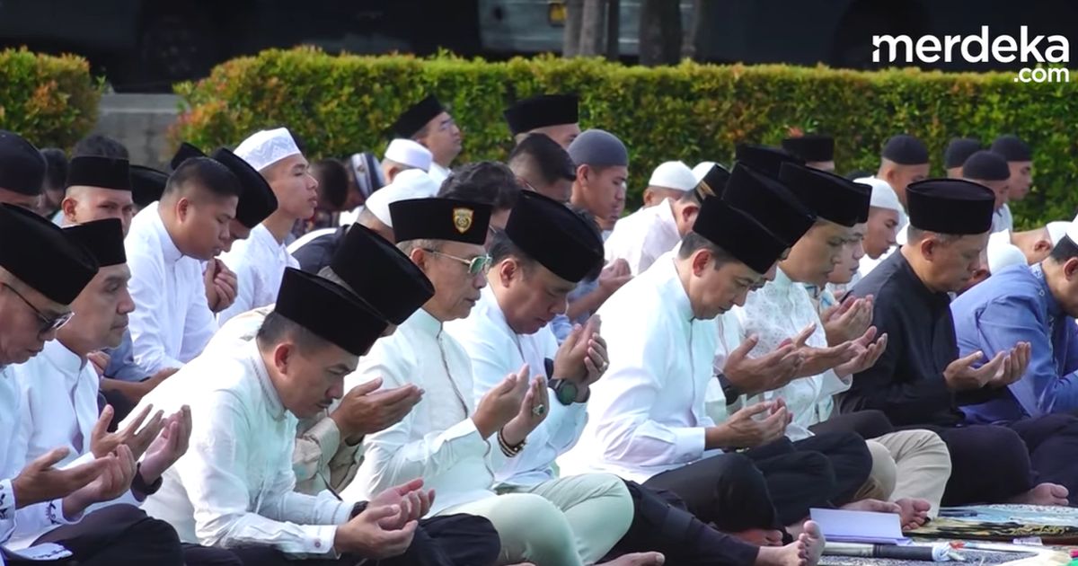 VIDEO: Momen Wakapolri dan Jenderal Polisi Mabes Salat Id Bersama, Dengar Ceramah Soal Kejujuran