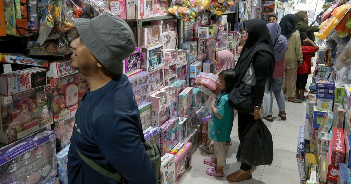 Pasar Gembrong Jakarta Diserbu Pembeli Mainan Saat Libur Lebaran