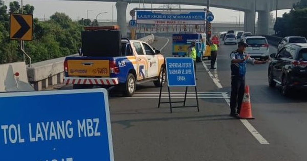 Viral Truk Tangki Muatan Gas Kecelakaan di Tol Cikampek, Petugas Turun Tangan