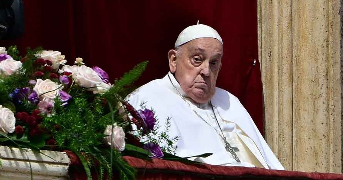 Kemunculan Paus Fransiskus saat Misa Minggu Paskah di Vatikan