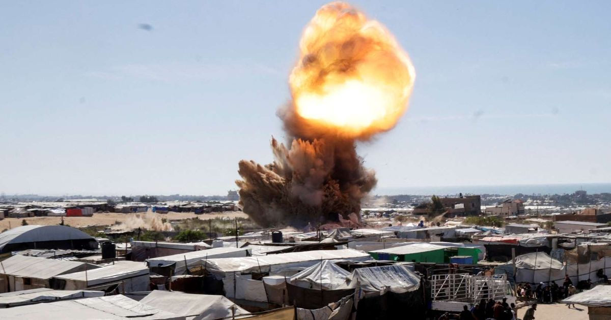 FOTO: Detik-Detik Serangan Udara Israel Bombardir Kamp Pengungsian Palestina di Jalur Gaza