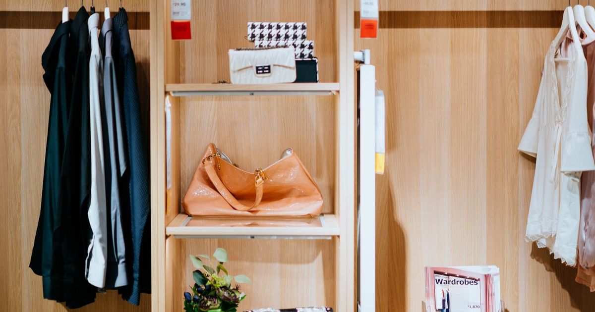 7 Model Lemari Hias Minimalis Ruang Tamu Kecil yang Elegan