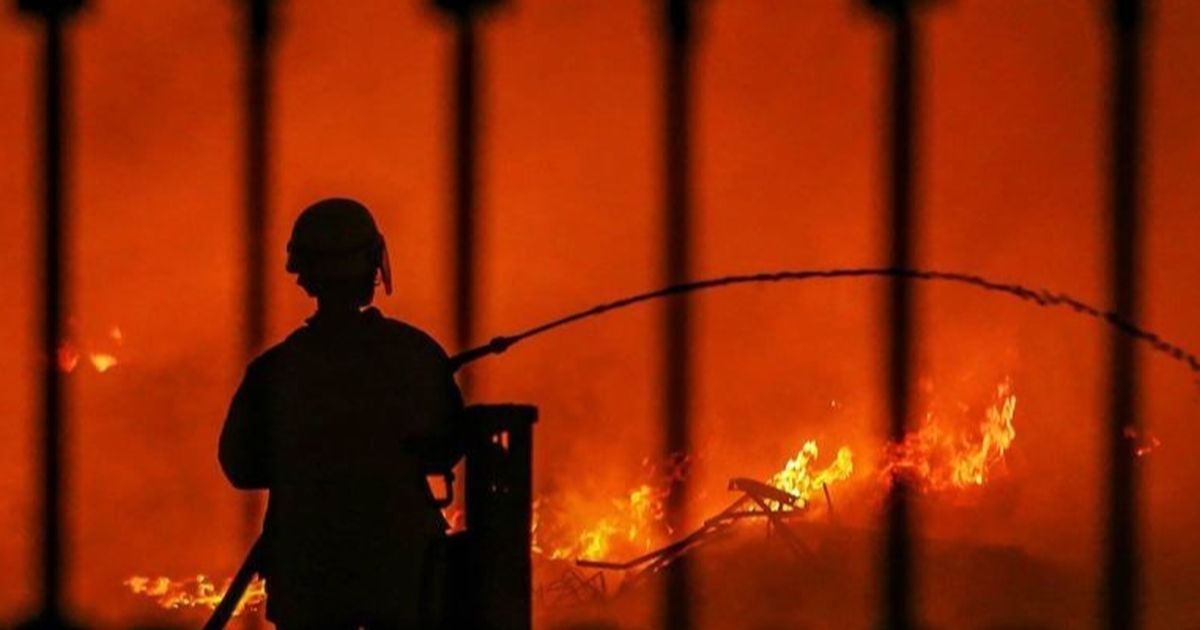 Gedung BPJS Cempaka Putih Terbakar, Api Muncul dari Lantai Tiga di Tengah Malam