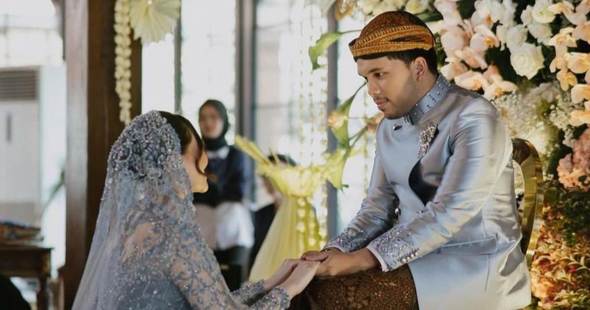 Adu Gaya Zahwa Massaid dan Aurel Hermansyah Pakai Kebaya Nuansa Biru di Acara Mitoni 7 Bulanan Aaliyah Massaid, Siapa Paling Cantik?