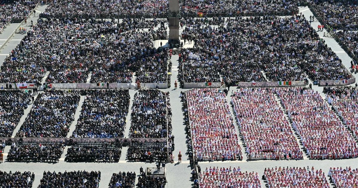 250.000 Pelayat Antarkan Paus Fransiskus ke Peristirahatan Terakhir