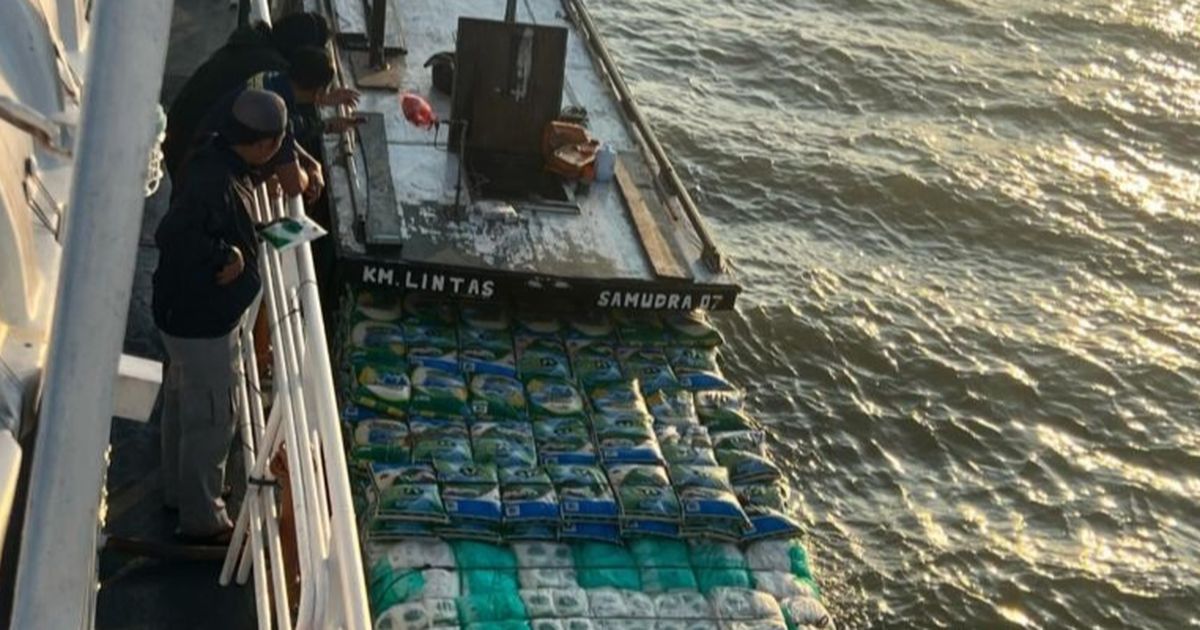 Bakamla Gagalkan Penyelundupan 5 Ton Beras dan 14 Ton Gula Pasir Asal Malaysia