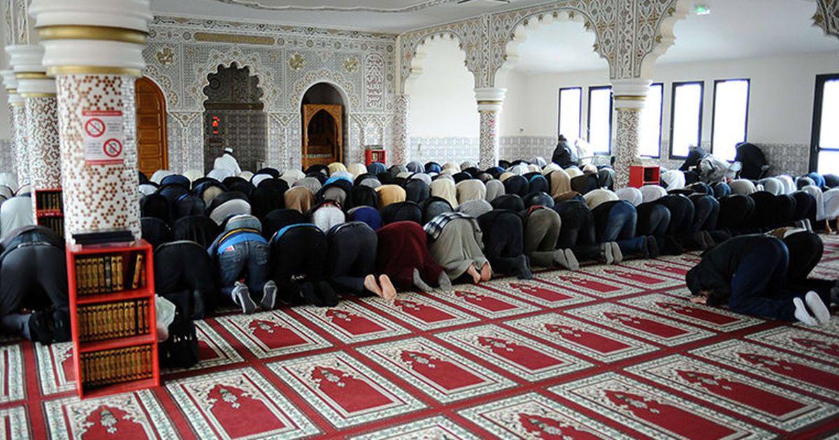 Pria Muslim Tewas Ditikam Bertubi-tubi Sampai 50 Kali Saat Salat di Masjid Prancis