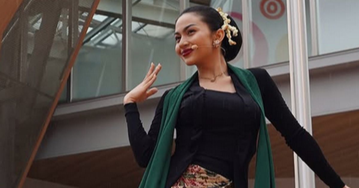 5 Potret Ariel Tatum Menari Jaipong Diiringi Gamelan Sunda di Jepang, Romantis Diiringi Rintik Hujan