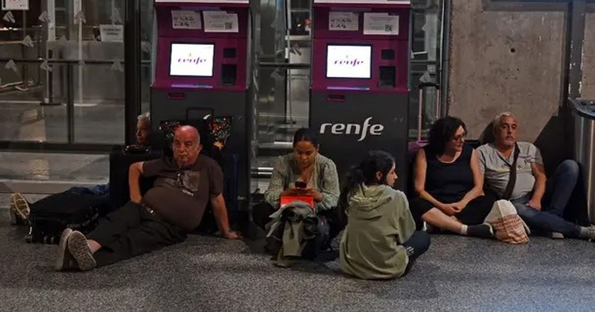 Spekulasi Bikin Eropa Gelap Gulita Karena Listrik Mati Total: Cuaca Ekstrem atau Serangan Siber?