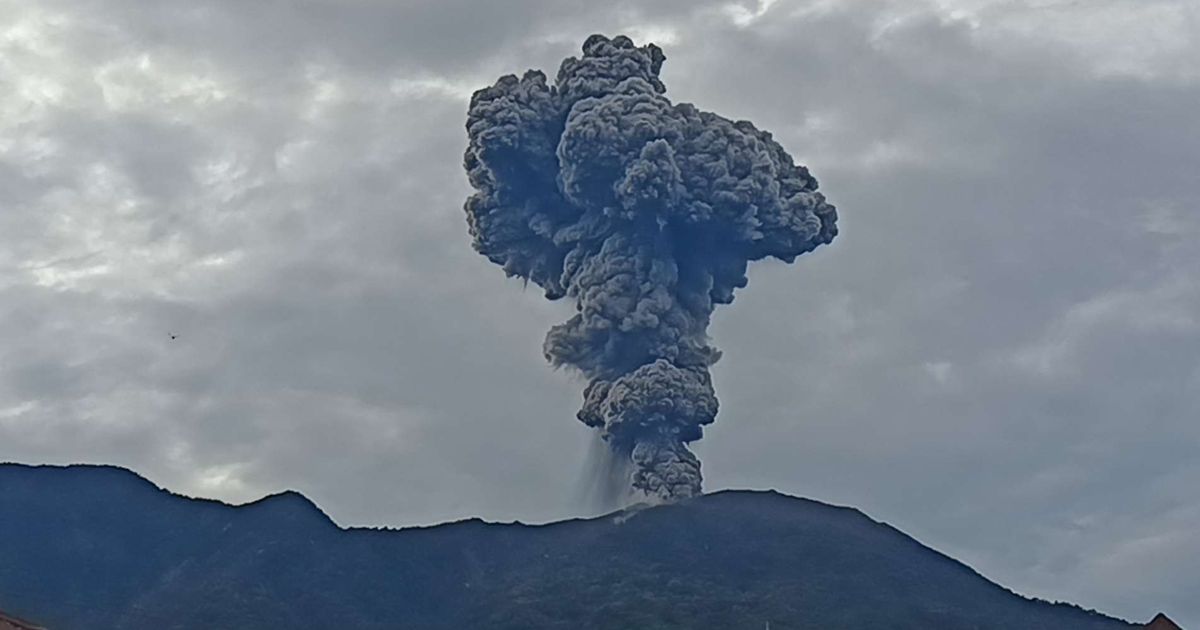 FOTO: Penampakan Gunung Marapi Erupsi Tiga Hari Berturut-turut, Kolom Abu Tertinggi Capai 1.500 Meter