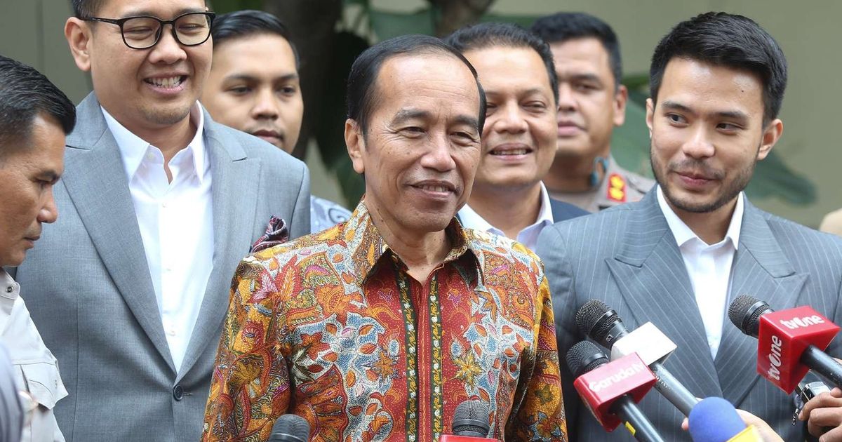 FOTO: Senyum Jokowi Laporkan Kasus Ijazah Palsu ke Polda Metro Jaya, Siap Diproses Digital Forensik