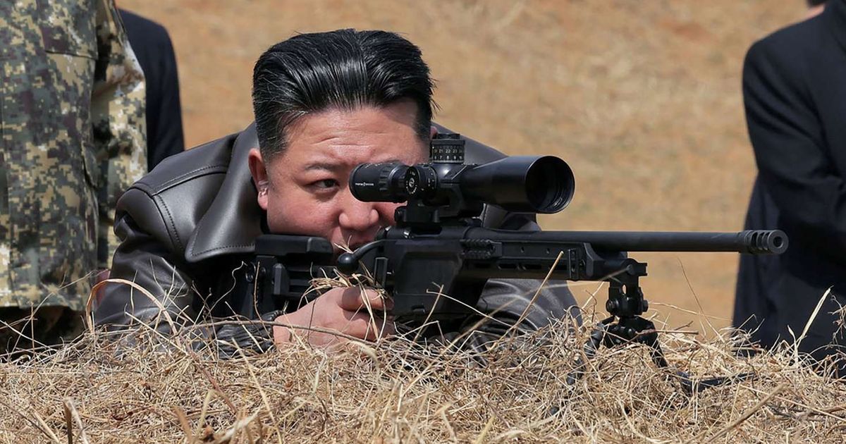 FOTO: Mirip Sniper, Ini Aksi Kim Jong-un Saat Jajal Senapan Canggih Terbaru Buatan Korea Utara