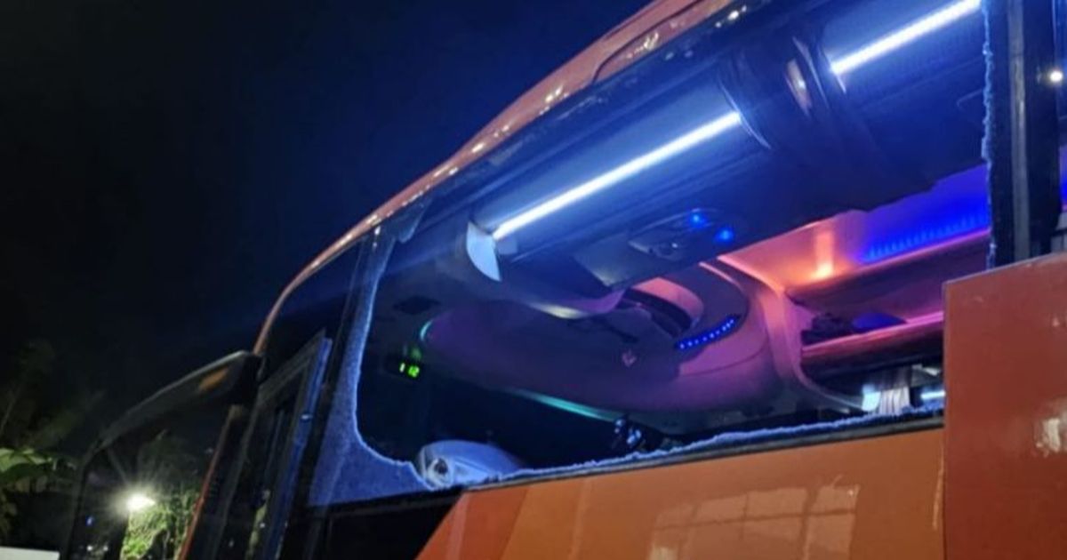 Pembelaan Polisi soal Ricuh Suporter Arema FC Lempari Batu Bus Tim Persik Kediri di Kanjuruhan