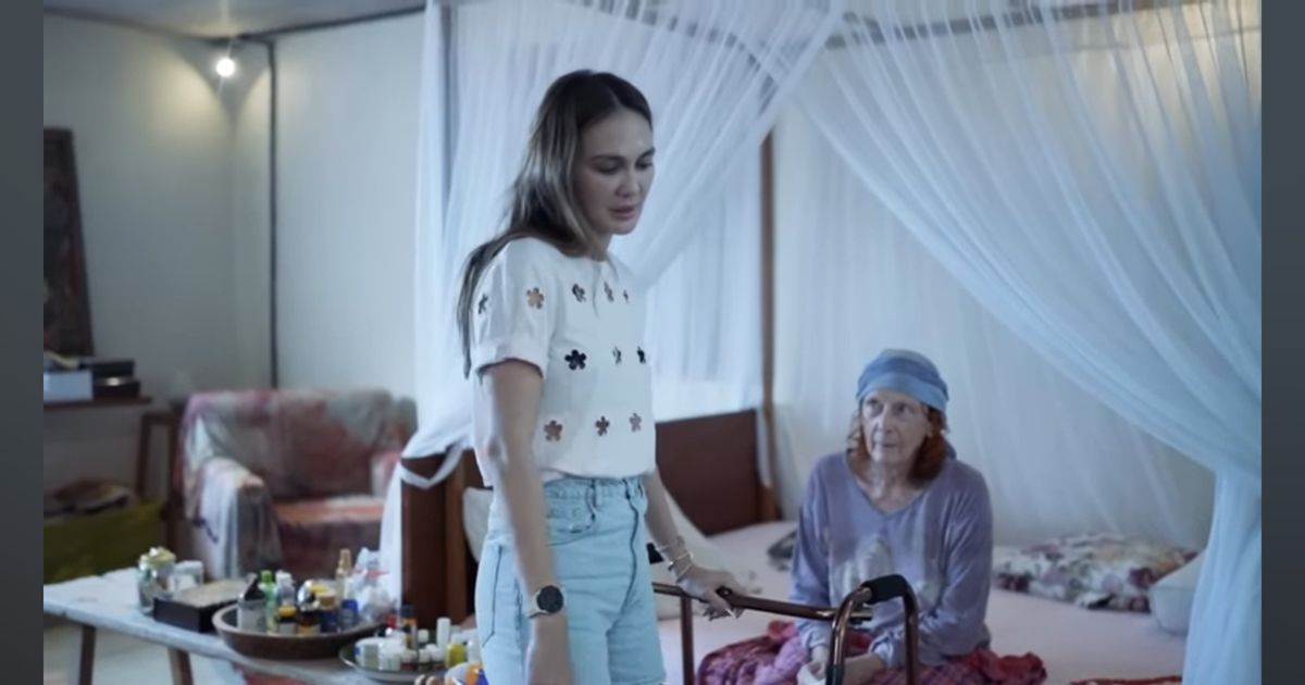 5 Potret Kamar Desa Maya Ibu Luna Maya, Sederhana & Tak Biasa Ada Tangga Menuju Lantai Atas - Kasur Pakai Kelambu