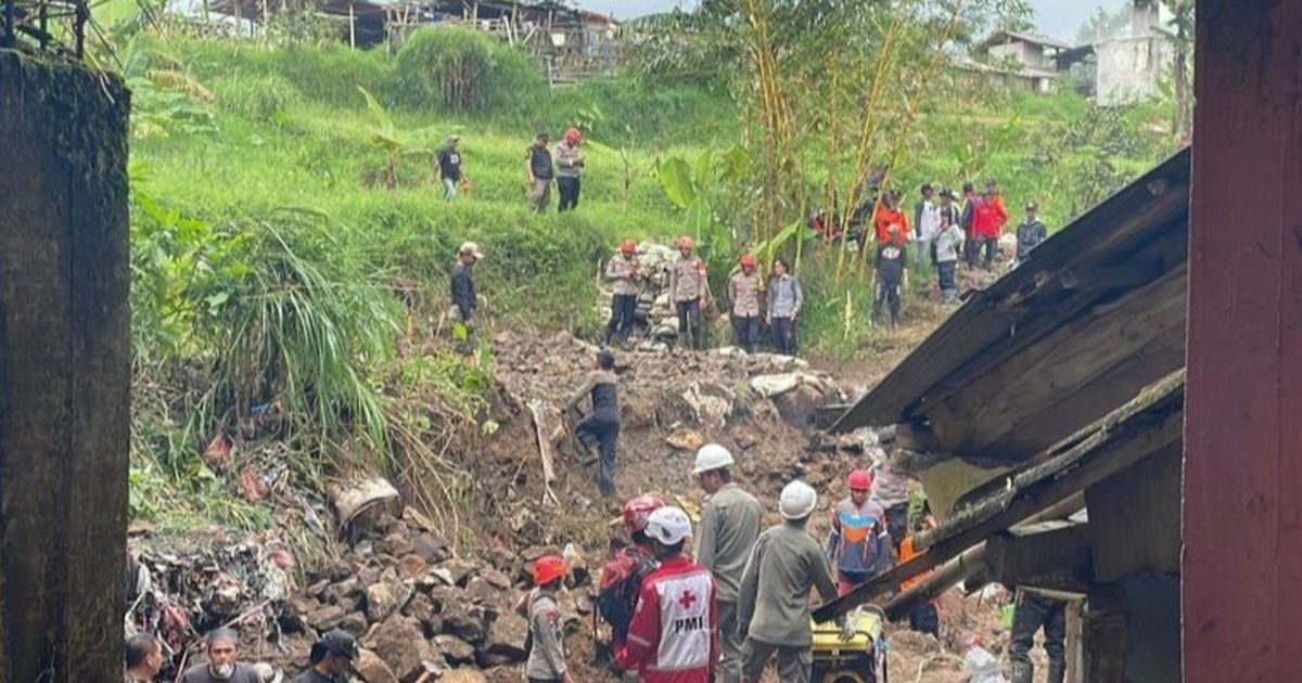 Satu Keluarga Tertimpa Tembok Penahan Tanah di Cianjur, Balita Meninggal Dunia