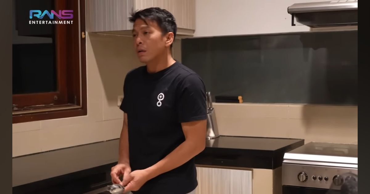 5 Potret Dapur Rumah Baru Ariel Noah Jarang Tersorot, Luas Banget tapi Perabotan Cuma Ada Kompor & Magicom