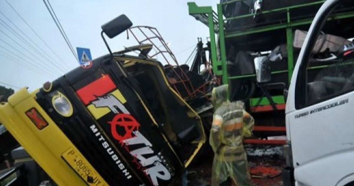 Kronologi Truk Tangki BBM Tabrak Tiga Ruko di Jaktim