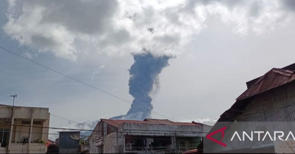 Gunung Marapi Meletus Muntahkan Abu Vulkanik Setinggi 1.600 Meter