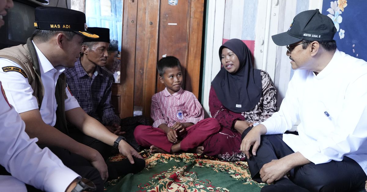 Mensos Gus Ipul Kunjungi Rumah Calon Siswa Sekolah Rakyat di Pasuruan