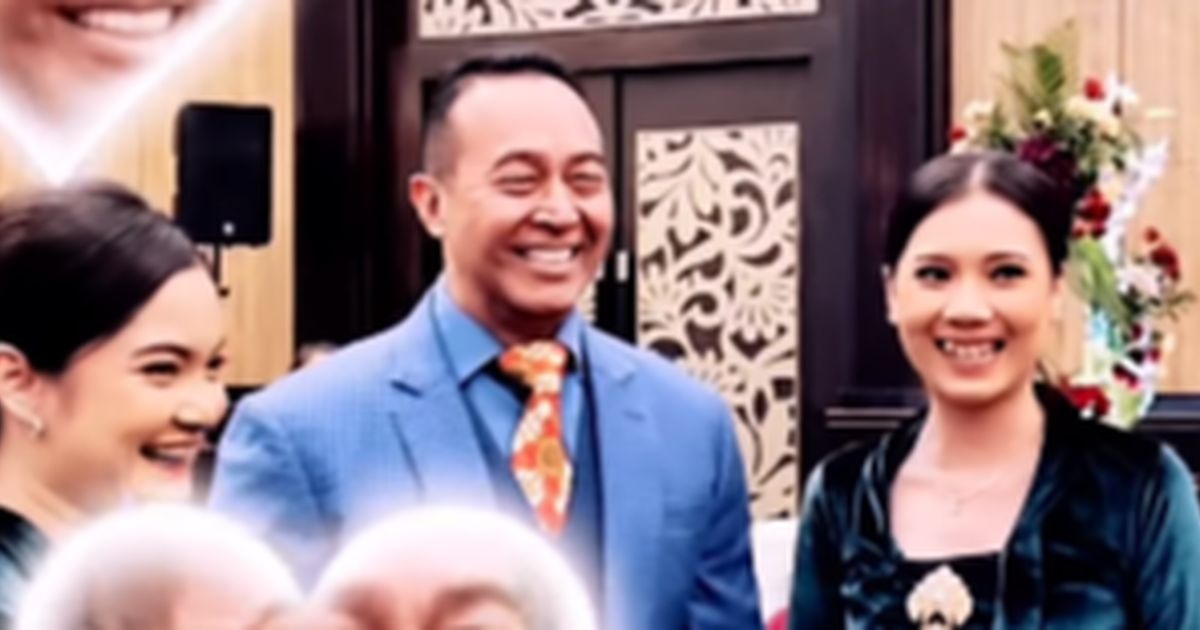 Gagah Berjas Biru, Potret Jenderal Andika Perkasa Hadiri Pesta Pernikahan Bikin Dua Cewek Cantik Grogi