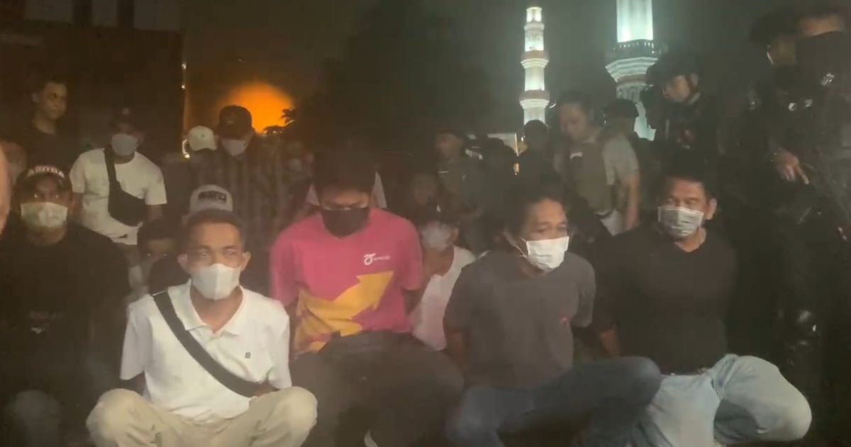 VIDEO: Tampang Lesu Preman Anggota GRIB-FBR Disikat Ratusan Polisi dan TNI di Jakbar