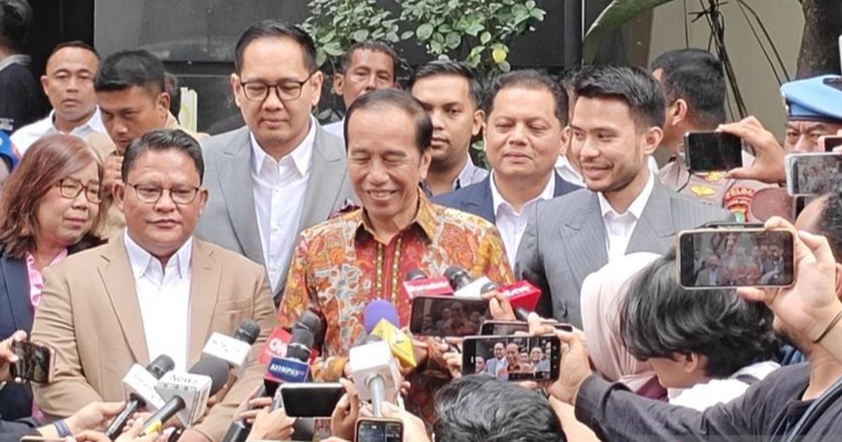 Sederet Barang Bukti Dibawa Jokowi Laporkan Roy Surya Cs Terkait Kasus Pencemaran Nama Baik