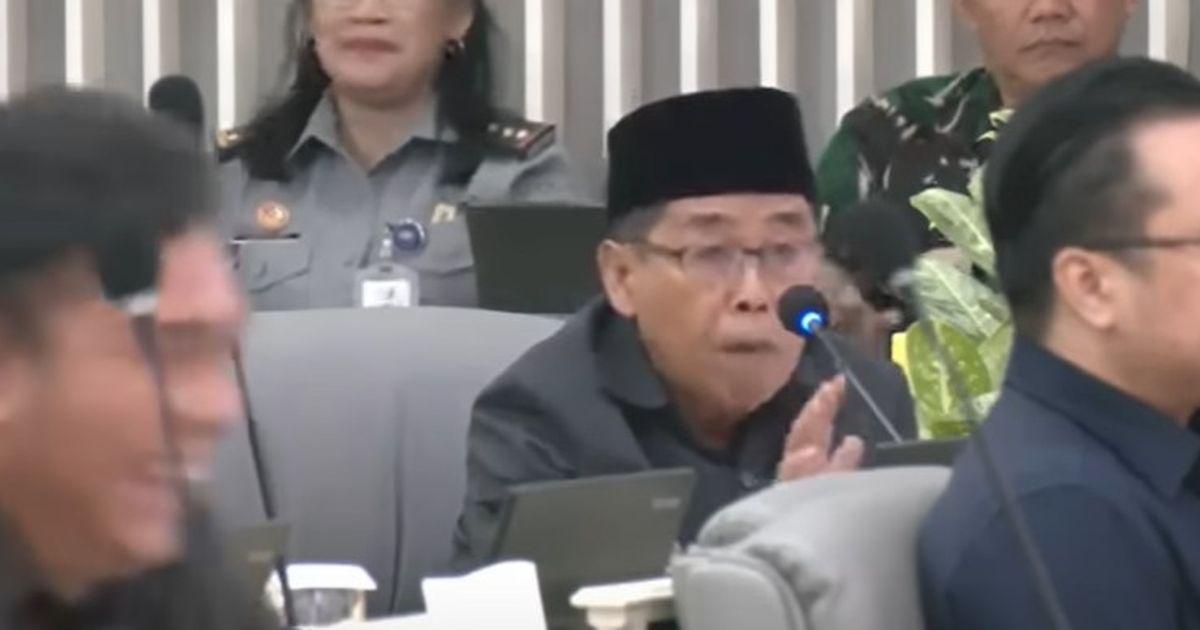 VIDEO: Momen DPRD PDIP Walk Out saat Rapat Paripurna 