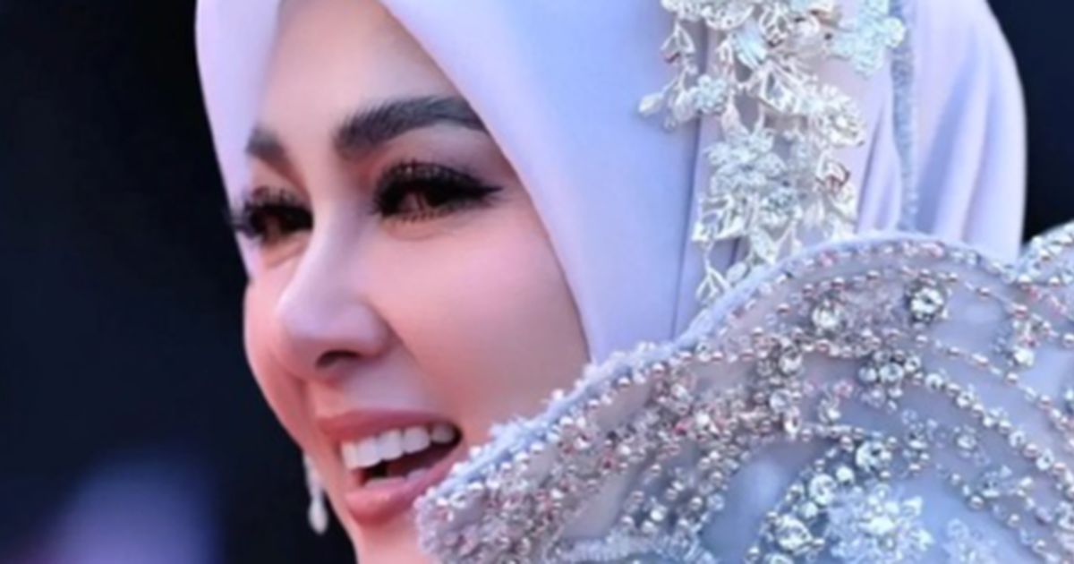 3 Potret Cantik Syahrini Tampil Cetar di Karpet Merah Festival Film Cannes 2025, Pakai Gaun Mewah Serba Silver dengan Cincin Berlian