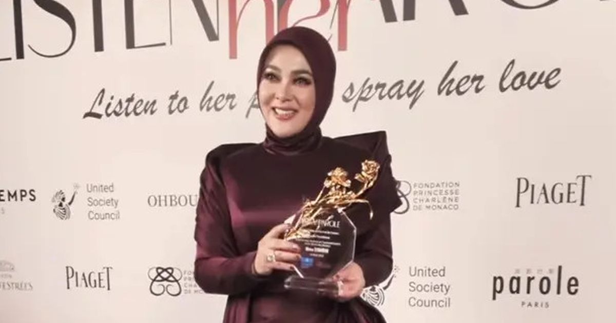 Potret Syahrini Tampil Pede Melenggang di Festival Film Cannes 2025, Pakai Gaun Mewah hingga Jubah Bordir Buatan Desainer Lokal Indonesia