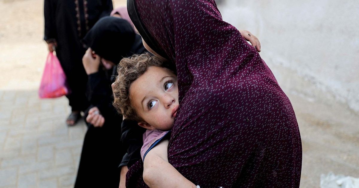 Israel Membakar Anak-Anak & Wanita Palestina di Tenda Pengungsian Gaza Hingga Tewas