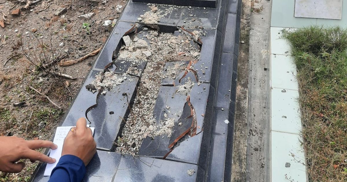 Teror Perusakan Makam Bersalib di Bantul