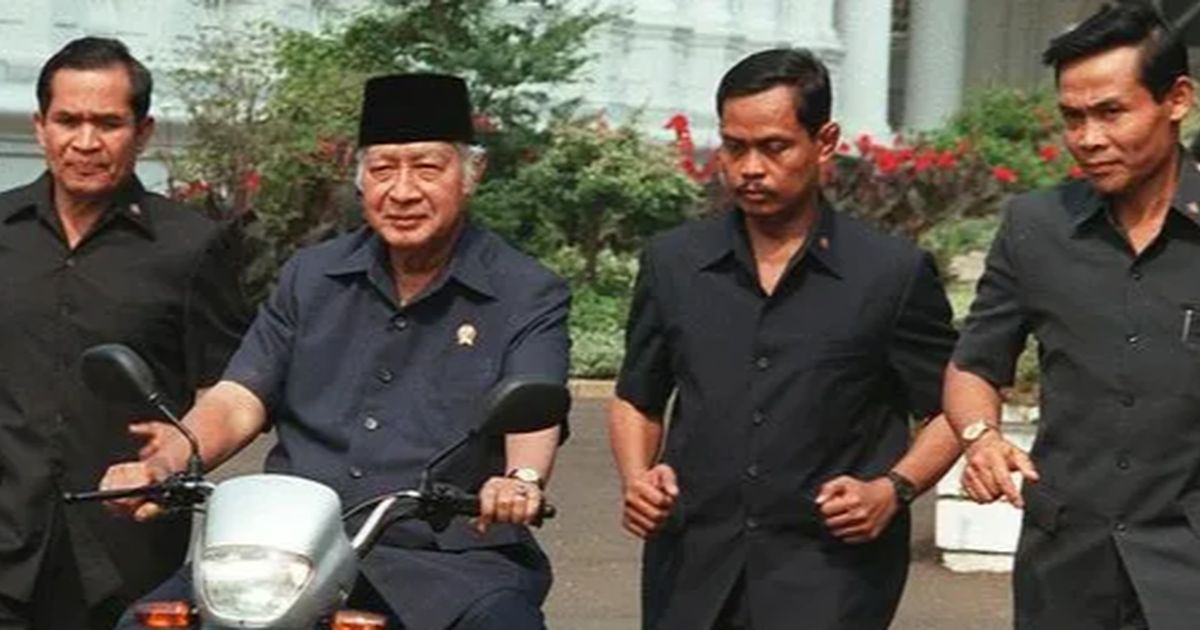 Orang-Orang yang Berani Minta Soeharto Mundur