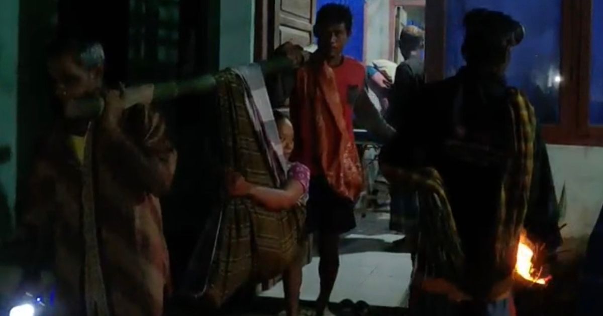 Perjuangan Ibu Hamil di Banten Tempuh 4 km Demi si Buah Hati, Pergi Jalan Kaki Pulang Ditandu karena Jalan Rusak