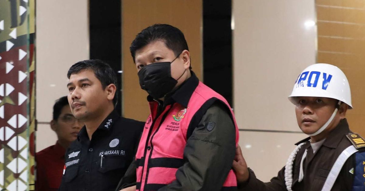 VIDEO: Penampakan Eks Pejabat Tinggi BJB & Dirut Bank DKI Kasus Sritex, Terungkap Modus Korupsi